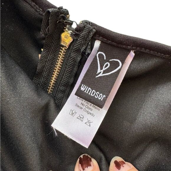 Windsor Women's Sequin Checker Mini Skirt in Black Gold Size Small - Picture 5 of 6